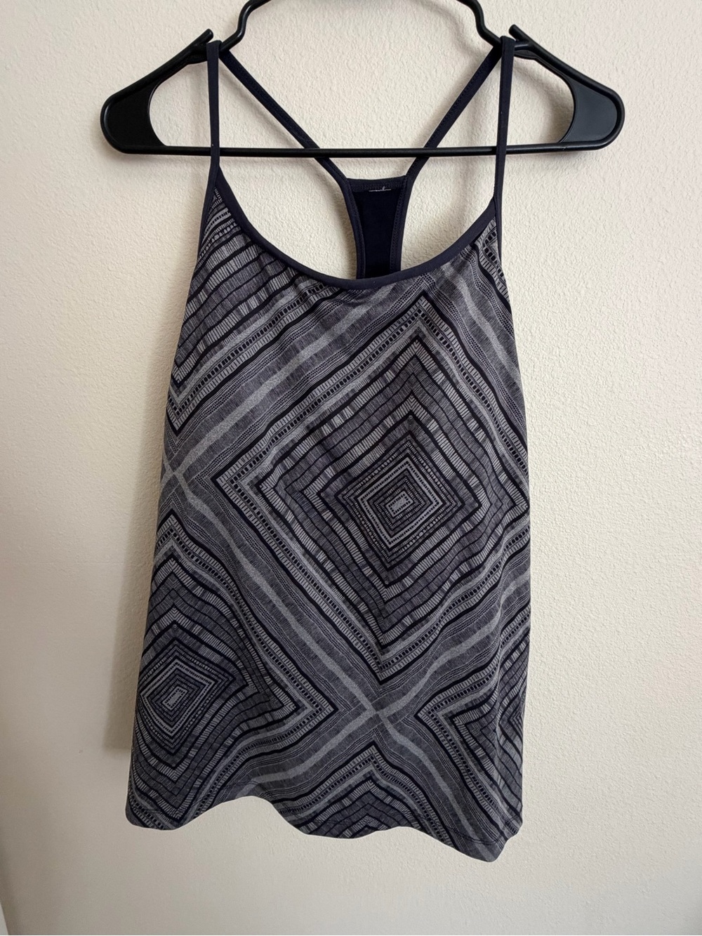 Fabletics Geometric Pattern Racerback Tank Top - Black & Gray